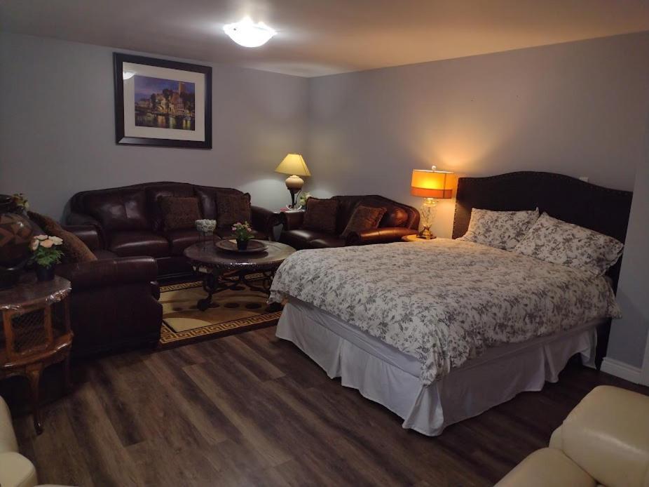Luxury Suites At Military Trail Торонто Номер фото